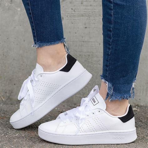 Amazon.com: Tenis Adidas Para Mujer Blancos.